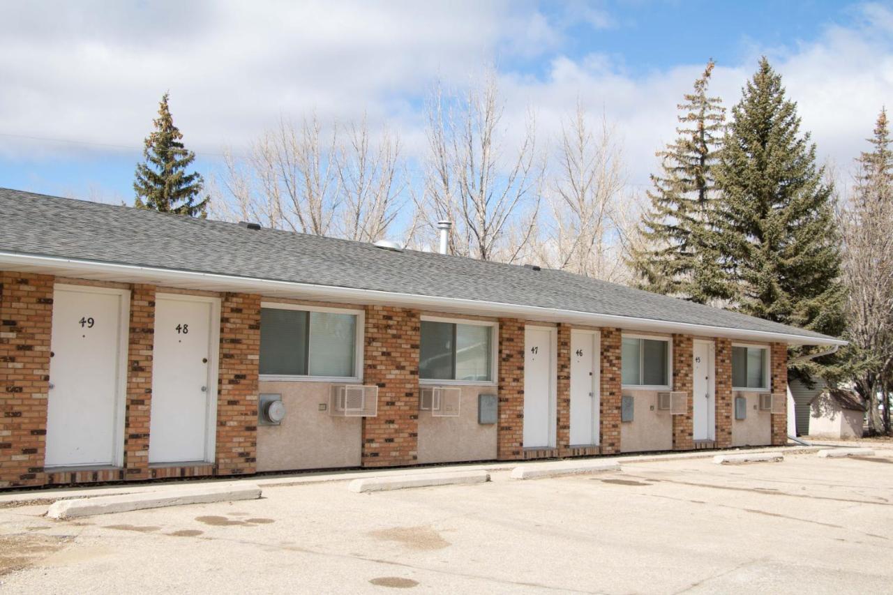 Prairie Oasis Tourist Complex Motel Moose Jaw Exterior photo